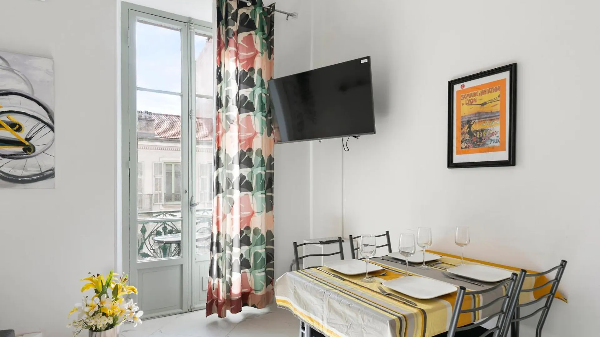 Studio Jaune Fshh Nice 0*,  France
