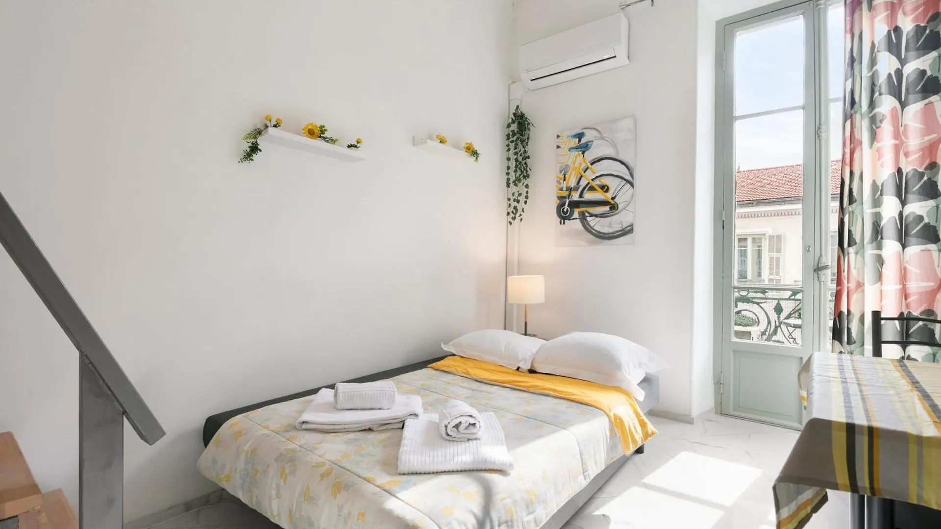 Studio Jaune Fshh Nice 0*,