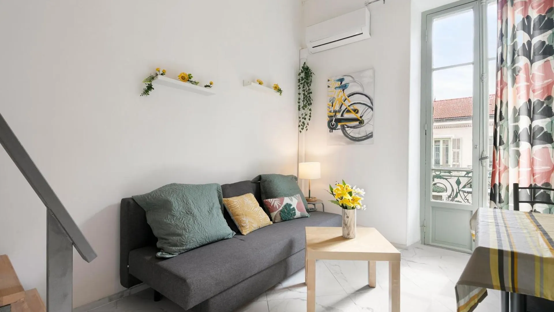 Aparthotel Studio Jaune Fshh Nice France